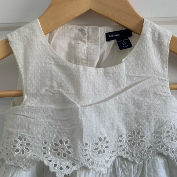 Baby Gap white dress - Size 3T - Picture 2 of 5